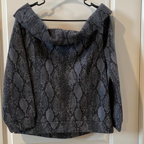 Express Snakeskin Print Off The Shoulder Fleece Sweatshirt NWT Medium - Picture 5 of 10